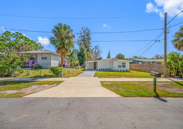Photo 3 of Single family home for sale at 6908 11th Avenue E, Palmetto, FL 34221 | MLS# A4693269 | Listing updated on 2026-09-28
