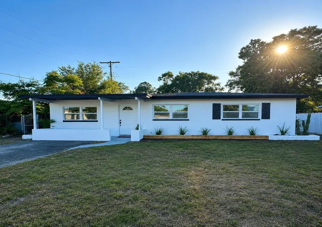 1st image of 2148 Catalina Dr N, Clearwater, FL 33763 | MLS# S5149711