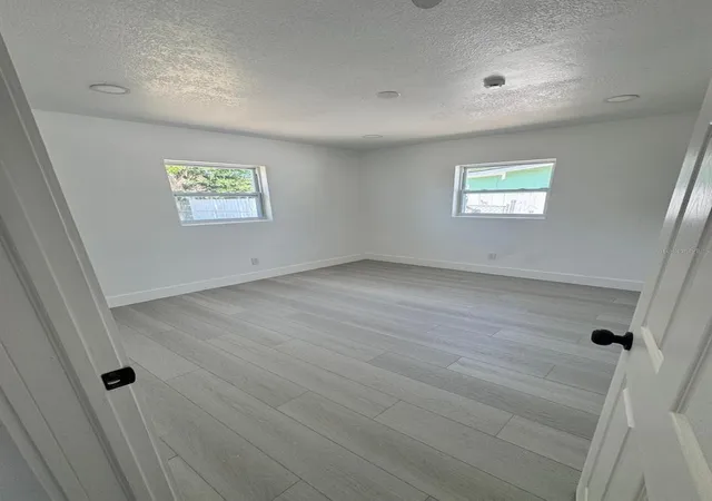 3rd image of 2148 Catalina Dr N, Clearwater, FL 33763 | MLS# S5149711