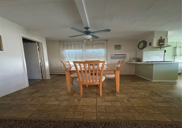4th image of 118 52Nd Ave W, Bradenton, FL 34207 | MLS# TB8507577