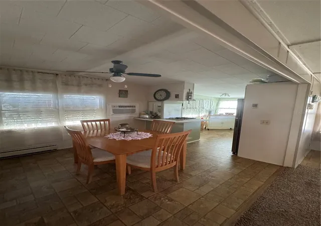 5th image of 118 52Nd Ave W, Bradenton, FL 34207 | MLS# TB8507577