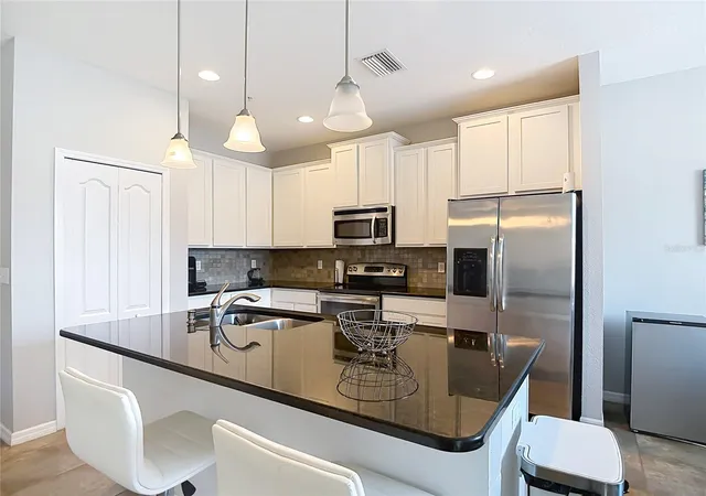 3rd image of 8615 Andalucia Field Dr, Temple Terrace, FL 33637 | MLS# TB8507579