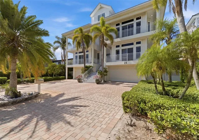 3rd image of 24 N Pine Cir, Belleair, FL 33756 | MLS# TB8507581