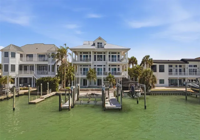 4th image of 24 N Pine Cir, Belleair, FL 33756 | MLS# TB8507581