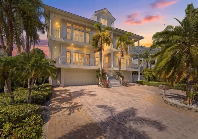 5th image of 24 N Pine Cir, Belleair, FL 33756 | MLS# TB8507581