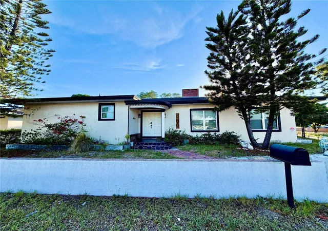 1st image of 800 S Keene Rd, Clearwater, FL 33756 | MLS# TB8507584