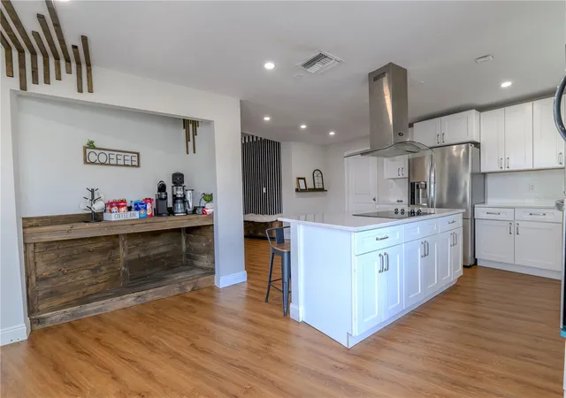 5th image of 800 S Keene Rd, Clearwater, FL 33756 | MLS# TB8507584