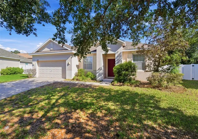 3rd image of 1520 Rhodeswell Ln, Dover, FL 33527 | MLS# TB8507588