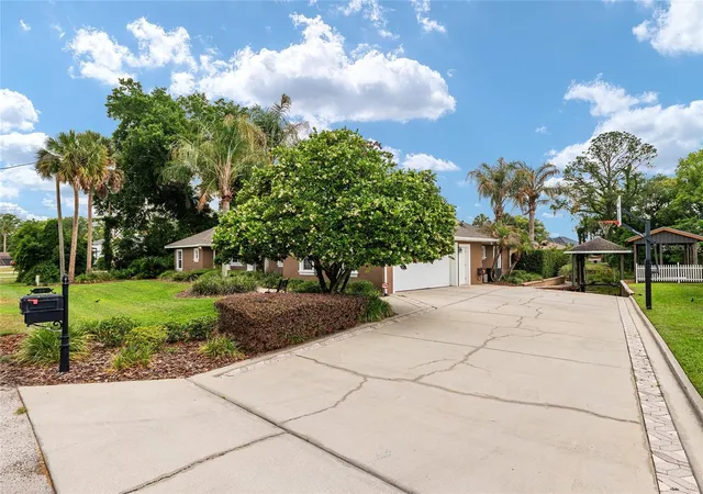 Photo 4 of Single family home for sale at 29 SE Ocale Way, Summerfield, FL 34491 | MLS# G5112256 | Listing updated on 2026-08-15