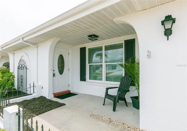 3rd image of 1616 Bentwood Dr, Sun City Center, FL 33573 | MLS# TB8507609