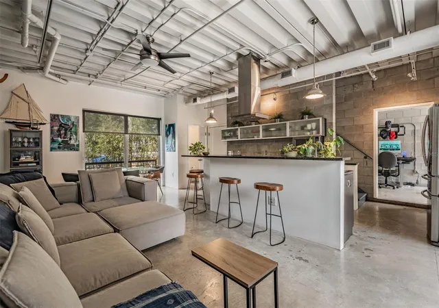 3rd image of 3107 W De Leon St #6, Tampa, FL 33609 | MLS# TB8507675