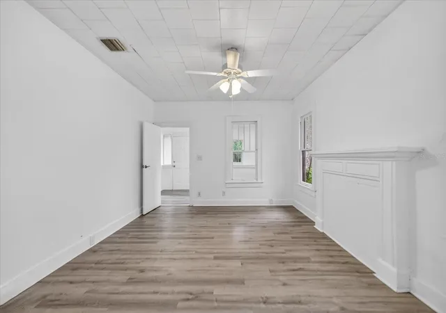 Listing Photo 4 - Condo for sale in building located at 2211 22nd Ave S, Saint Petersburg, FL 33712