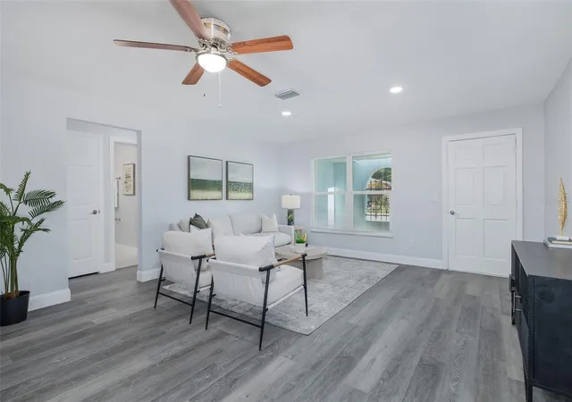 Photo 3 of Single family home for sale at 1815 Driftwood Cir S, Oldsmar, FL 34677 | MLS# W7885693 | Listing updated on 2026-10-08