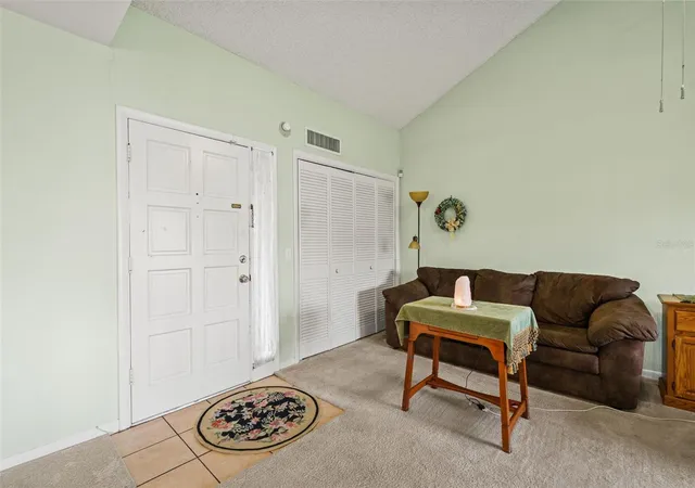 3rd image of 4138 Pinelake Ln, TAMPA, FL 33618