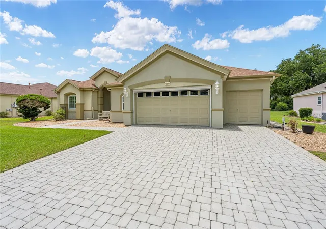 Photo 1 of Single family home for sale at 13500 Se 97th Terrace Rd, Summerfield, FL 34491 | MLS# OM724620 | Listing updated on 2026-09-24