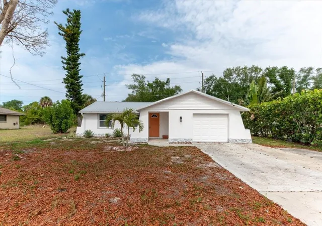 1st image of 2580 Shamrock Dr, Venice, FL 34293 | MLS# A4693357