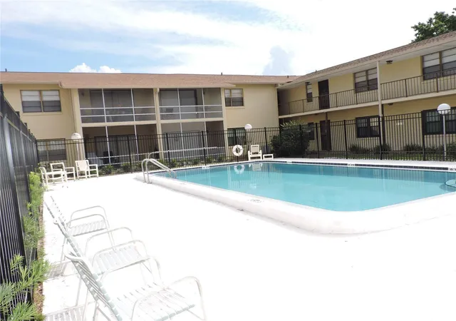 2nd image of 130 E Johnson Ave, LAKE WALES, FL 33853