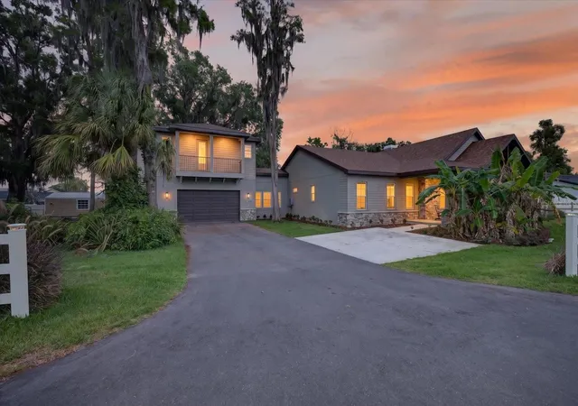 Photo 4 of Single family home for sale at 1208 Sunset Ln, Lutz, FL 33549 | MLS# TB8507772 | Listing updated on 2026-09-07