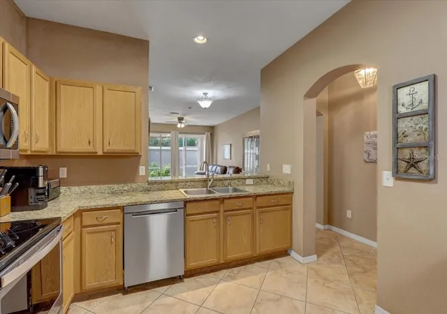 5th image of 11208 Windsor Pl Cir, Tampa, FL 33626 | MLS# TB8507775