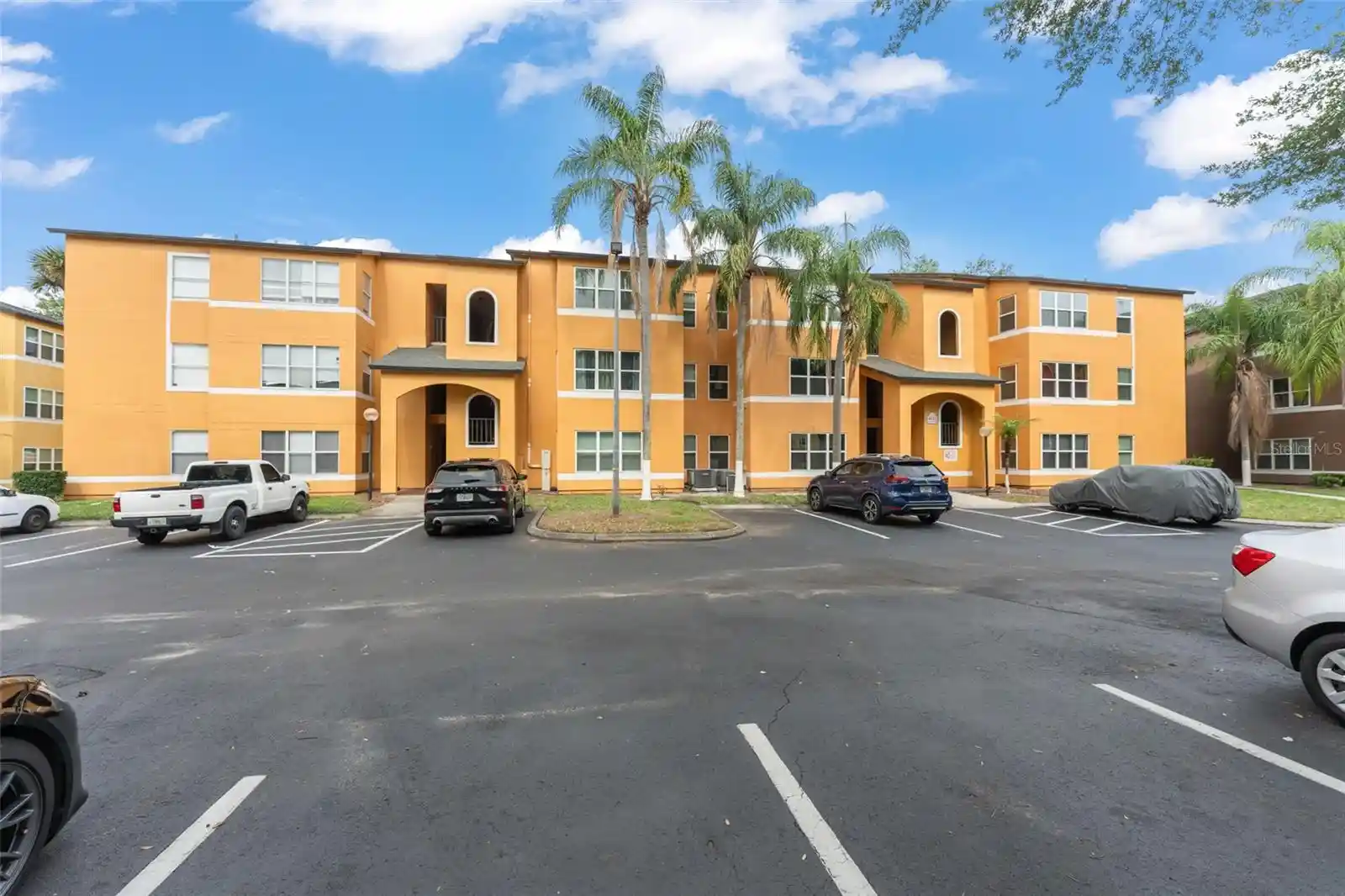 Listing Photo 1 - Condo for sale in 4532 Commander Dr located at 4532 Commander Dr, Orlando, FL 32822 - Unit #2133