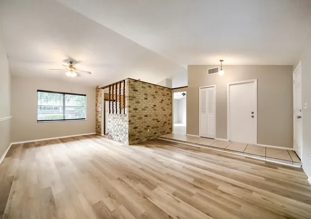 Photo 3 of Single family home for sale at 717 Lancewood Dr, Winter Springs, FL 32708 | MLS# TB8507824 | Listing updated on 2026-09-30