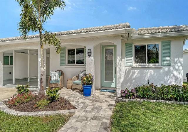 Homes for sale in Longboat Key, FL | 711 Spanish Dr S, Longboat Key, FL 34228 | MLS# A4693392