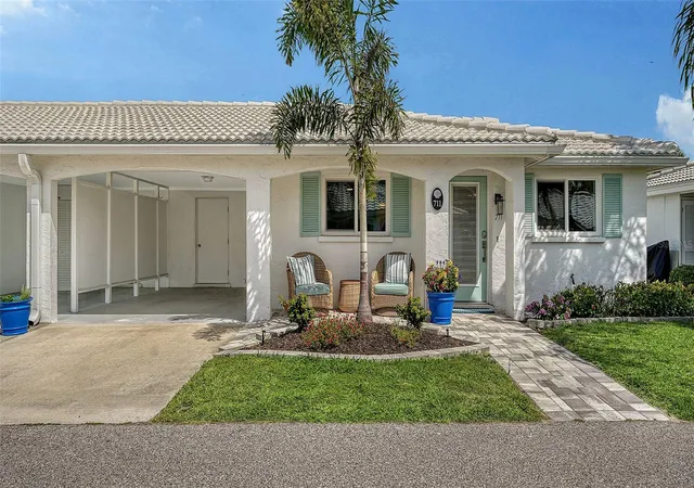Homes for sale in Longboat Key, FL | 711 Spanish Dr S, Longboat Key, FL 34228 | MLS# A4693392