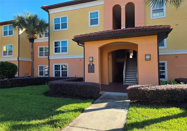 Photo 2 of Condo for sale at 5447 Vineland Rd #1210, Orlando, FL 32811 | MLS# O6407249 | Listing updated on 2026-09-21