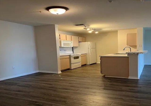 4th image of 5447 Vineland Rd #1210, Orlando, FL 32811 | MLS# O6407249