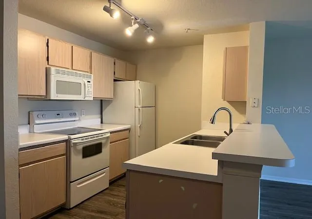 5th image of 5447 Vineland Rd #1210, Orlando, FL 32811 | MLS# O6407249