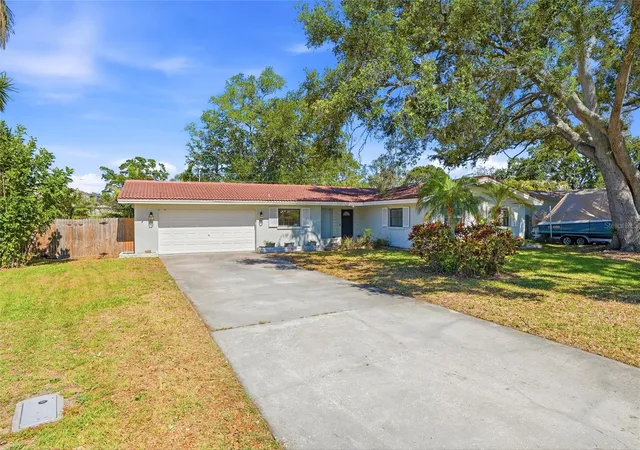 Homes for sale in Clearwater, FL | 1349 Viewtop Dr, Clearwater, FL 33764 | MLS# TB8507869
