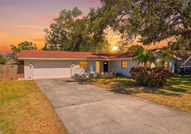 Homes for sale in Clearwater, FL | 1349 Viewtop Dr, Clearwater, FL 33764 | MLS# TB8507869