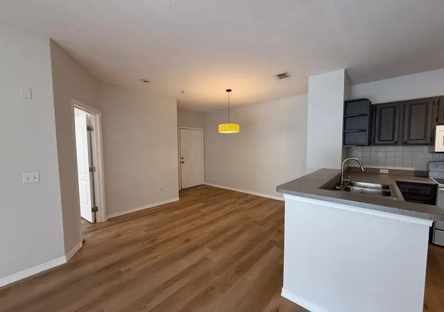 Listing Photo 4 - Condo for sale in building located at 2537 Maitland Xing Wy, Orlando, FL 32810 - Unit #12-201