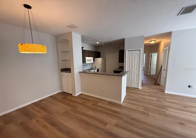 Listing Photo 5 - Condo for sale in building located at 2537 Maitland Xing Wy, Orlando, FL 32810 - Unit #12-201