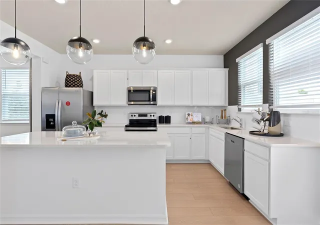 5th image of 10570 Evening Star Street, Orlando, FL 32829 | MLS# O6407278