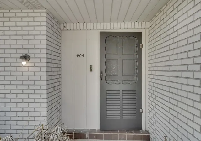 Photo 3 of Sale Pending at 404 Lake Ned Rd, Winter Haven, FL 33884 | MLS# P4938713 | Listing updated on 2026-10-02