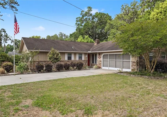 Photo 3 of Sale Pending at 536 Ne 40th Avenue, Ocala, FL 34470 | MLS# OM724646 | Listing updated on 2026-08-28