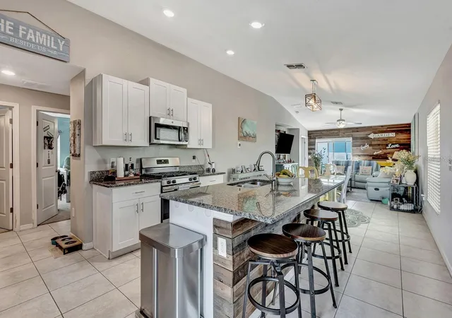 Photo 4 of Single family home for sale at 5104 Dandelion St, Apollo Beach, FL 33572 | MLS# S5149790 | Listing updated on 2026-10-07