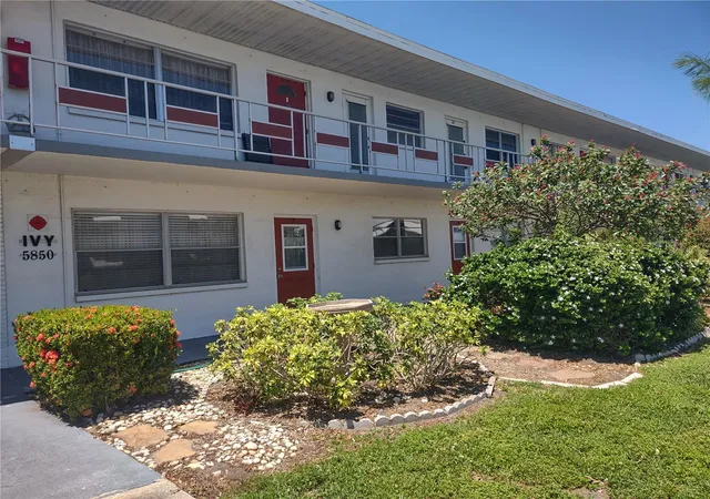 Homes for sale in St. Petersburg, FL | 5850 18Th St N, St. Petersburg, FL 33714