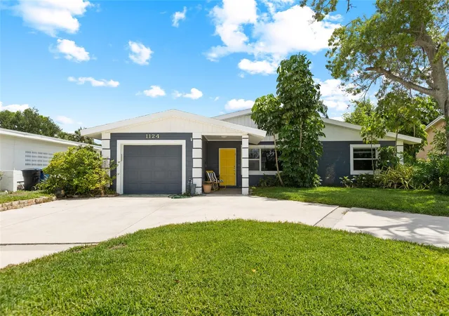 Photo 2 of Single family home for sale at 1124 40th Avenue Ne, St Petersburg, FL 33703 | MLS# TB8507963 | Listing updated on 2026-09-01