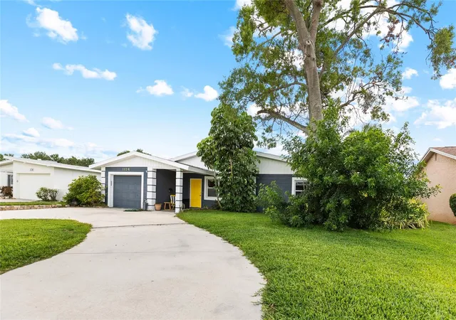 Photo 3 of Single family home for sale at 1124 40th Avenue Ne, St Petersburg, FL 33703 | MLS# TB8507963 | Listing updated on 2026-09-01