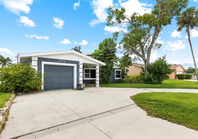 Photo 4 of Single family home for sale at 1124 40th Avenue NE, St Petersburg, FL 33703 | MLS# TB8507963 | Listing updated on 2026-09-01