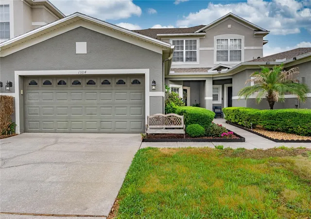 Photo 3 of Sale Pending at 1304 Sandstone Run, Sanford, FL 32771 | MLS# O6407354 | Listing updated on 2026-09-14