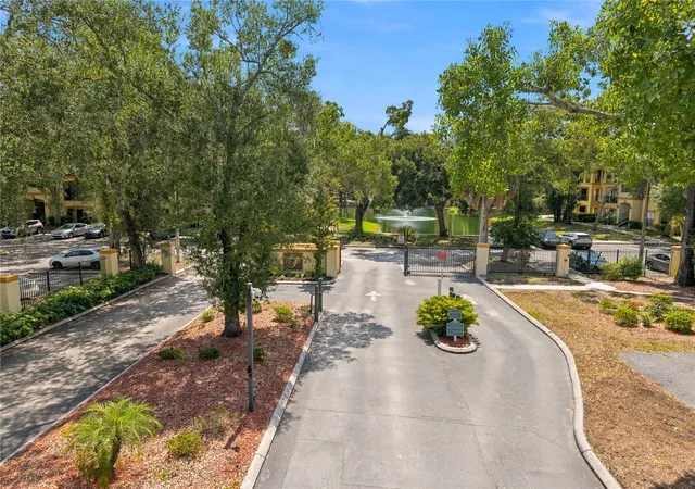 2nd image of 5618 Pinnacle Hts Cir, TAMPA, FL 33624