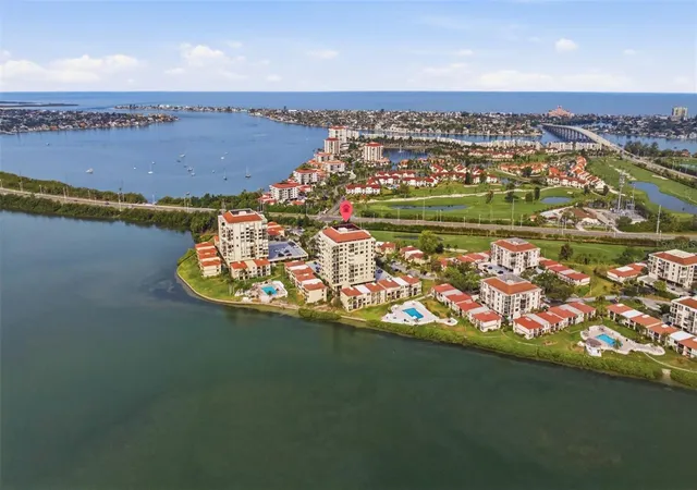 Listing Photo 2 - Condo for sale in building located at 6322 Palma Del Mar Blvd S, St. Petersburg, FL 33715 - Unit #606