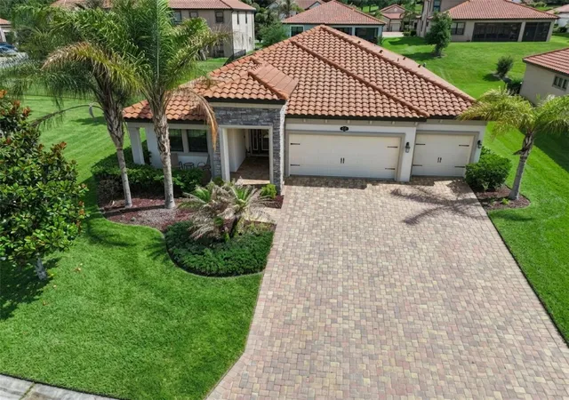 Photo 2 of Single family home for sale at 1734 Via Lago Dr, Lakeland, FL 33810 | MLS# L4961856 | Listing updated on 2026-10-25