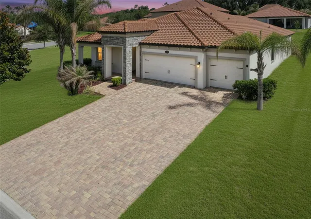 Photo 3 of Single family home for sale at 1734 Via Lago Dr, Lakeland, FL 33810 | MLS# L4961856 | Listing updated on 2026-10-25