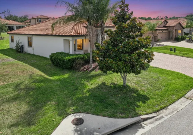 Photo 4 of Single family home for sale at 1734 Via Lago Dr, Lakeland, FL 33810 | MLS# L4961856 | Listing updated on 2026-10-25