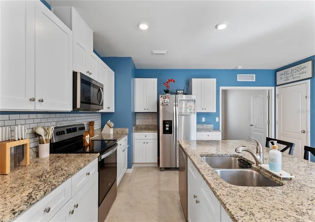 Photo 2 of Single family home for sale at 407 Pelham Park Dr, Deland, FL 32720 | MLS# V4949063 | Listing updated on 2026-08-27