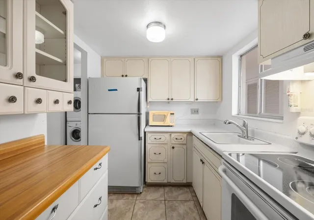 4th image of 2326 Canal Dr #G25, Bradenton, FL 34207 | MLS# A4693449
